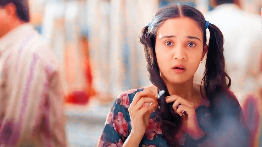 on Twitter: "sameer maheshwari accidentally spit chewing gum on naina agrawal's hair on this day and it was a start of the most beautiful love story. #3YearsOfYUDKBH | #yehundinonkibaathai… https://t.co/3SglRNEipw"