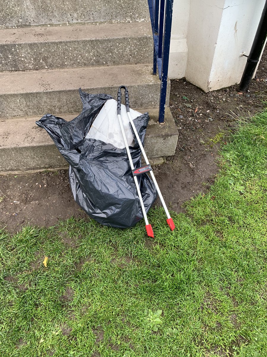 rechargetranent's tweet photo. A big thanks to the young people who helped us collect the rubbish around the bandstand at Polson today before we started our session it was appreciated #scottember https://t.co/mxCtnH025Z