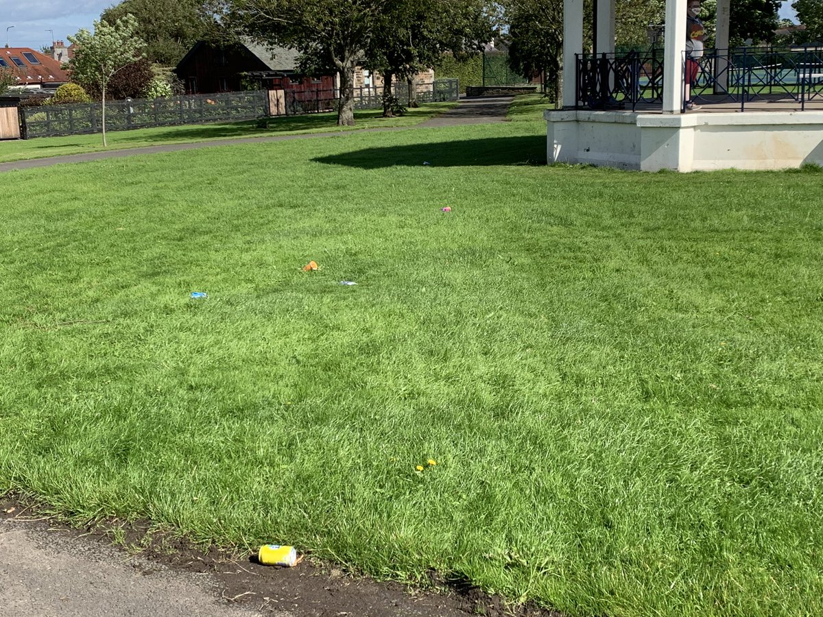 rechargetranent's tweet photo. A big thanks to the young people who helped us collect the rubbish around the bandstand at Polson today before we started our session it was appreciated #scottember https://t.co/mxCtnH025Z