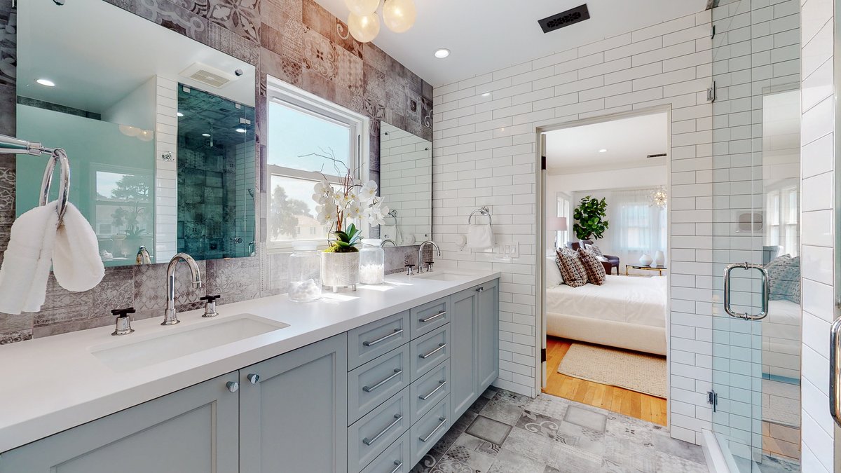 RemodelingA's tweet photo. This historical house #remodel in #LosAngeles is special and dear to our hearts. Stay tuned for more pictures to come. https://t.co/KH0zo4i1DX