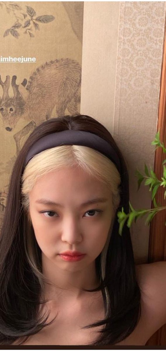 Sarablink9's tweet photo. #blackpink @BLACKPINK #JENNIE https://t.co/gV8BZQ4YBL