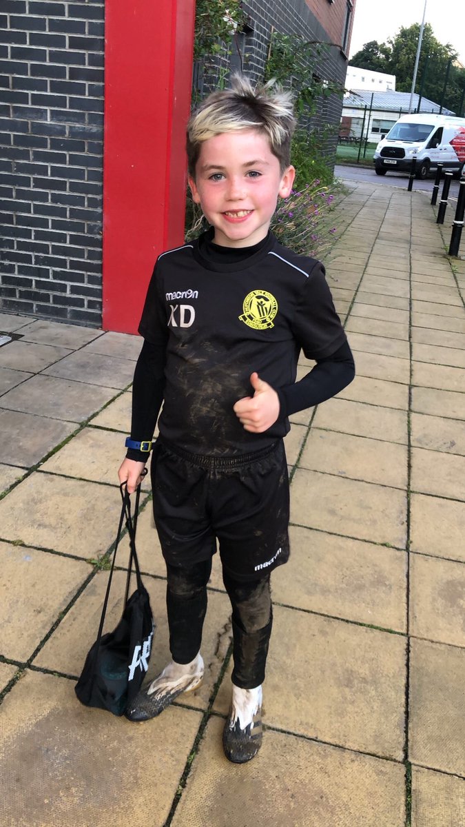 rossduke9's tweet photo. great training session tonight @Hutchie_Vale https://t.co/VlGmmgwzWd