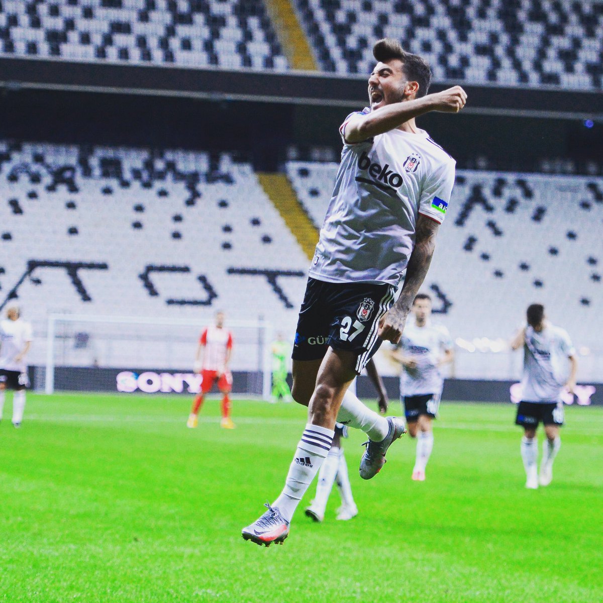 forzabesiktas's tweet photo. Gelenekten geleceğe
#Beşiktaş https://t.co/UwuABvov5k