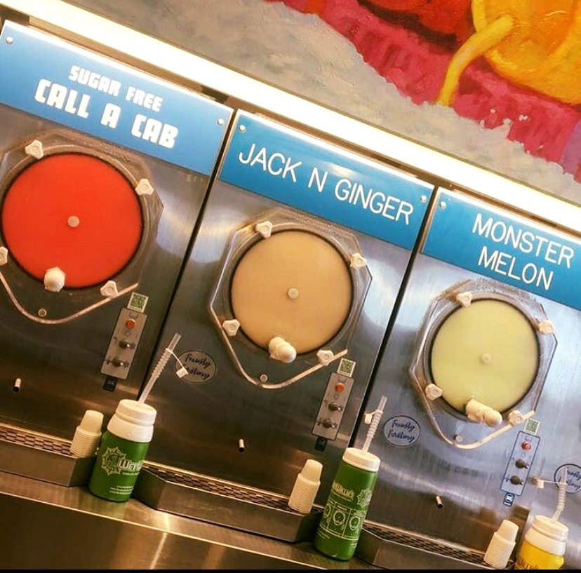 WetWilliesAC's tweet photo. Who else is ready to enjoy a fun three day weekend?! 🙌

The daiquiris are waiting for you Wet Willie's in @TropicanaAC and @ResortsCasino. Stop by to enjoy your favorite flavor.

Cheers, Atlantic City!

#doac #tropnightlife https://t.co/Gr0mZSWoM9
