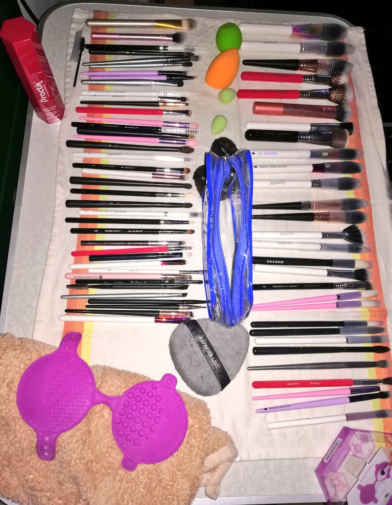 Maggie_Sugarxo's tweet photo. Friday night at my favourite bar ๐คญ 3 wedding done and all used brushes are now clean, what an amazing day!
#wedding #weddingmakeup #SIGMA #colourpop #practk #sigmabrushes #elfcosmetics #bhcosmetics #beautybay #blendiful #morphebrushes #morphe #ukwedding #makeup #mua https://t.co/gd3LJZs2M6
