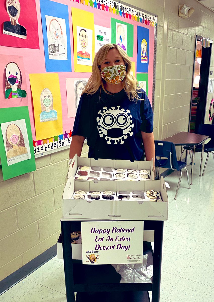 noel_cochran1's tweet photo. It was National Eat an Extra Dessert Day, so you know I had to celebrate with my staff! Love DoughsGals cupcakes! #2weeksdown #Dessert #Thriving https://t.co/8L3o1Rlr4r