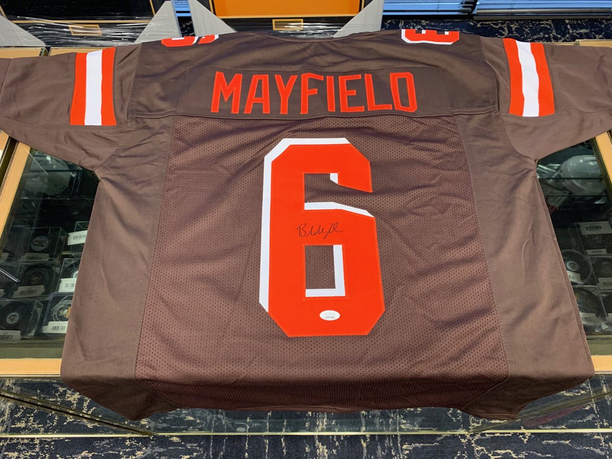 We're going to give away this autographed Baker Mayfield jersey!

For a chance to win:

1.) Retweet this Tweet!
2.) Follow us!

We'll pick a winner on Monday 9/7!

Good luck!
