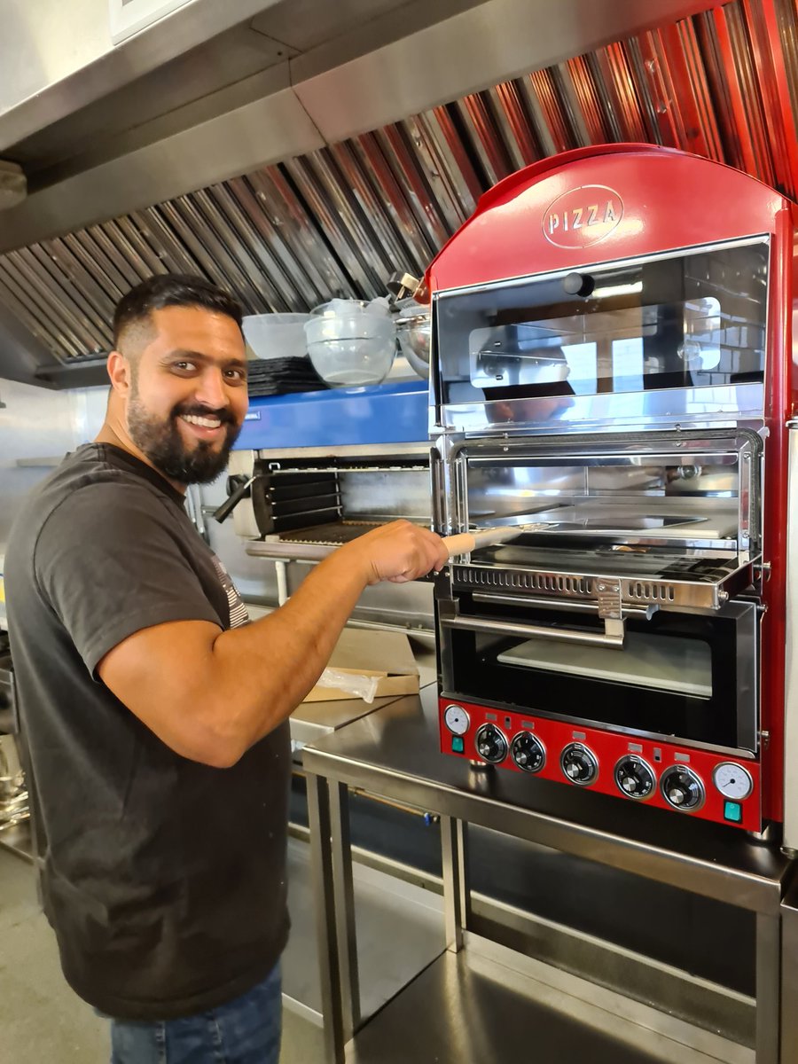 Bookishcrick's tweet image. Soon.....books, wine AND pizza!!!!