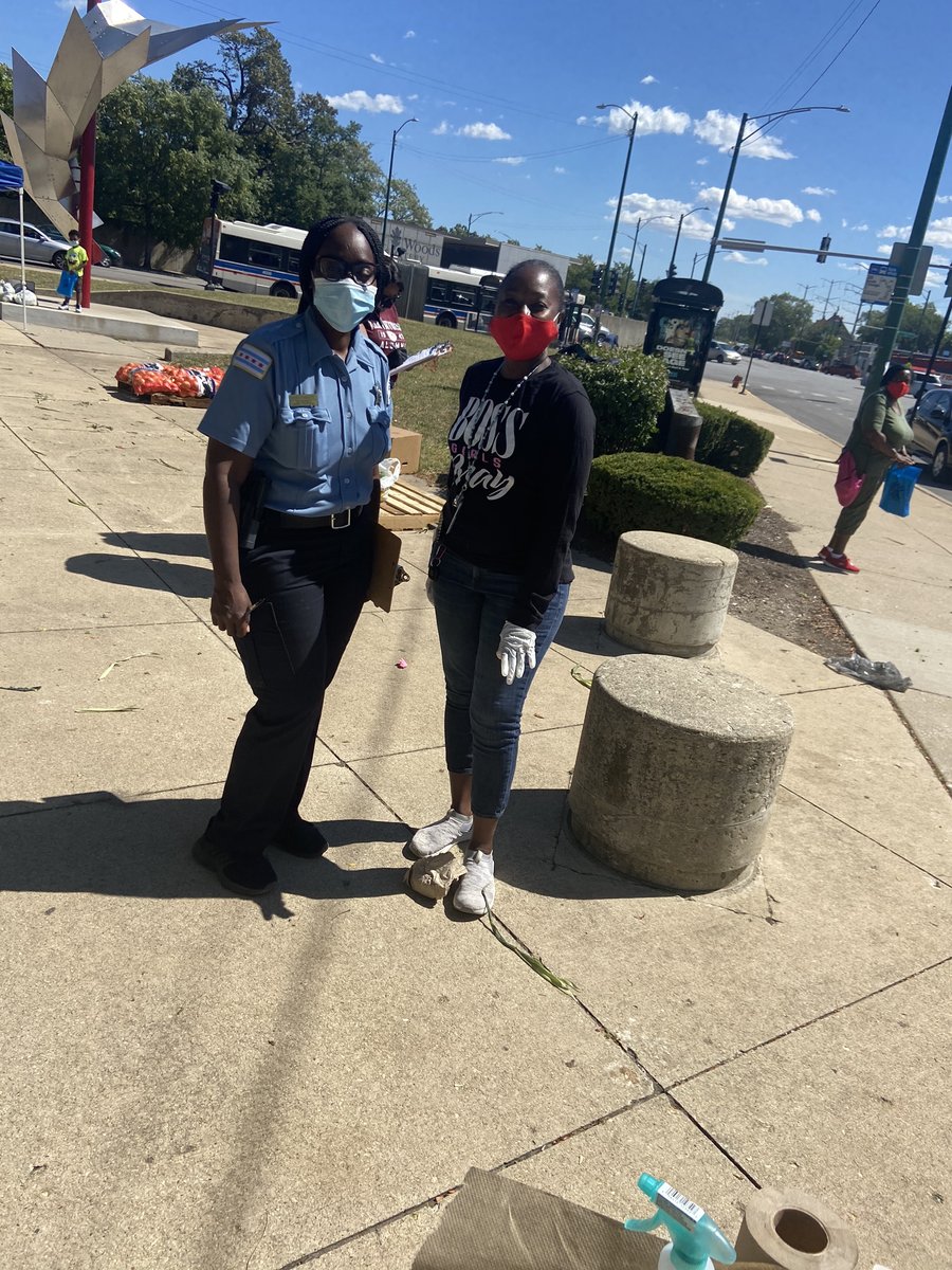 ChicagoCAPS03's tweet photo. Thank you to everyone who came out and helped with our food & school supply giveaway today. #003rdDistrict #PositivePoliceInteraction #Community https://t.co/zfwloWLEO4