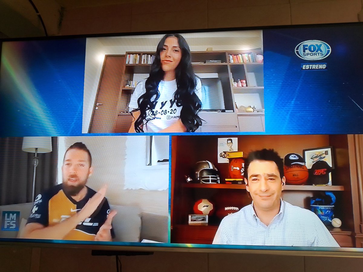 emilianosanches's tweet photo. Me SuperMegaEncantas amiga @RossanaSalgado con tu excelente trabajo en #LMDFS bendiciones besos π abrazos π https://t.co/9m7yQII92K