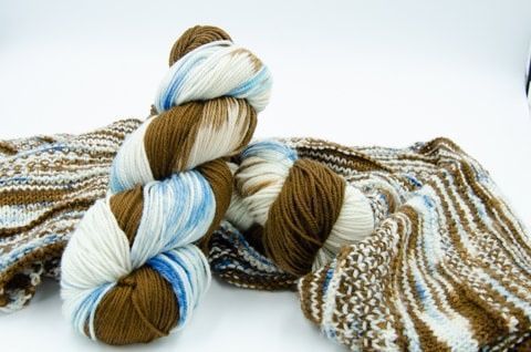 Hey knitters! This adorable poncho kit including specialty colors dyed just for us is available now on our website for immediate shopping.  And it’s on sale! Check out the details here:
buff.ly/3bvM49J