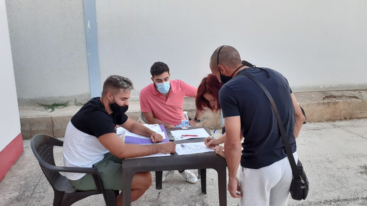 WebLosCalifasCF's tweet photo. Ya estamos en marcha!!! Las oficinas echan humo en Poniente, por supuesto con todas las medidas de seguridad. Y en breve, lo mejor: ¡¡¡rodará el balón en nuestro campo!!! https://t.co/8wsrRVhrPA