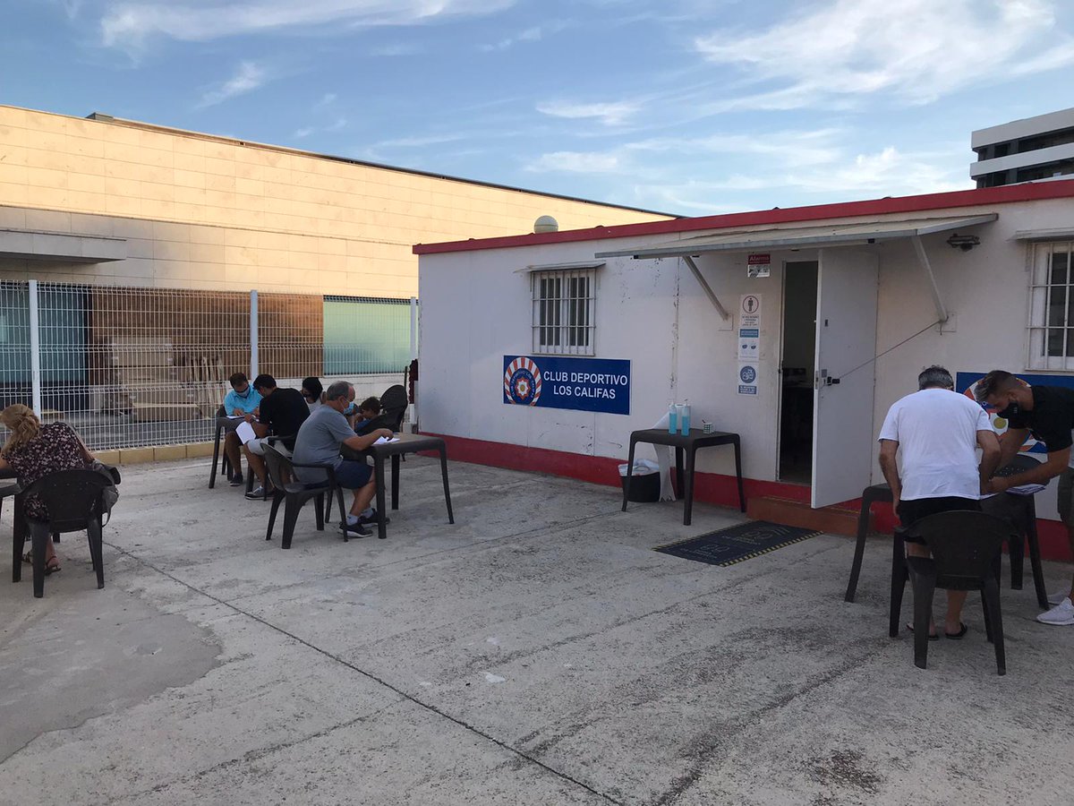 WebLosCalifasCF's tweet photo. Ya estamos en marcha!!! Las oficinas echan humo en Poniente, por supuesto con todas las medidas de seguridad. Y en breve, lo mejor: ¡¡¡rodará el balón en nuestro campo!!! https://t.co/8wsrRVhrPA