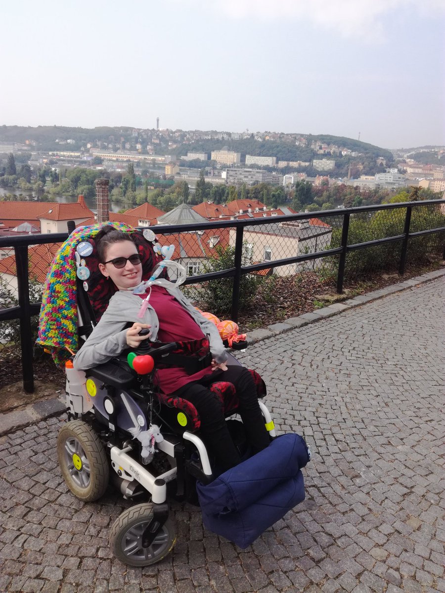 AnnaHlavicova's tweet photo. Jak já mám ráda výhledy na města aneb jedna z výhod studia na Vyšehradě 😊

#ZpatkyDoMinulosti #StudentskáLéta #Jedle https://t.co/TL1FfqRlAq