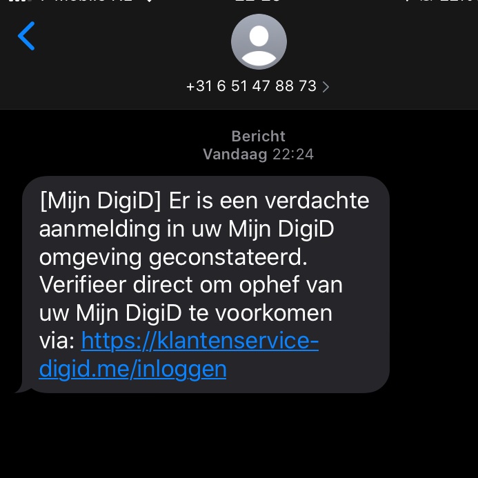 mozelf1983's tweet photo. @DigiDwebcare ik heb net dit sms bericht ontvangen, voor mij duidelijk phishing, maar ik kan me voorstellen dat andere dit niet door hebben. https://t.co/N2vBAcXFuc