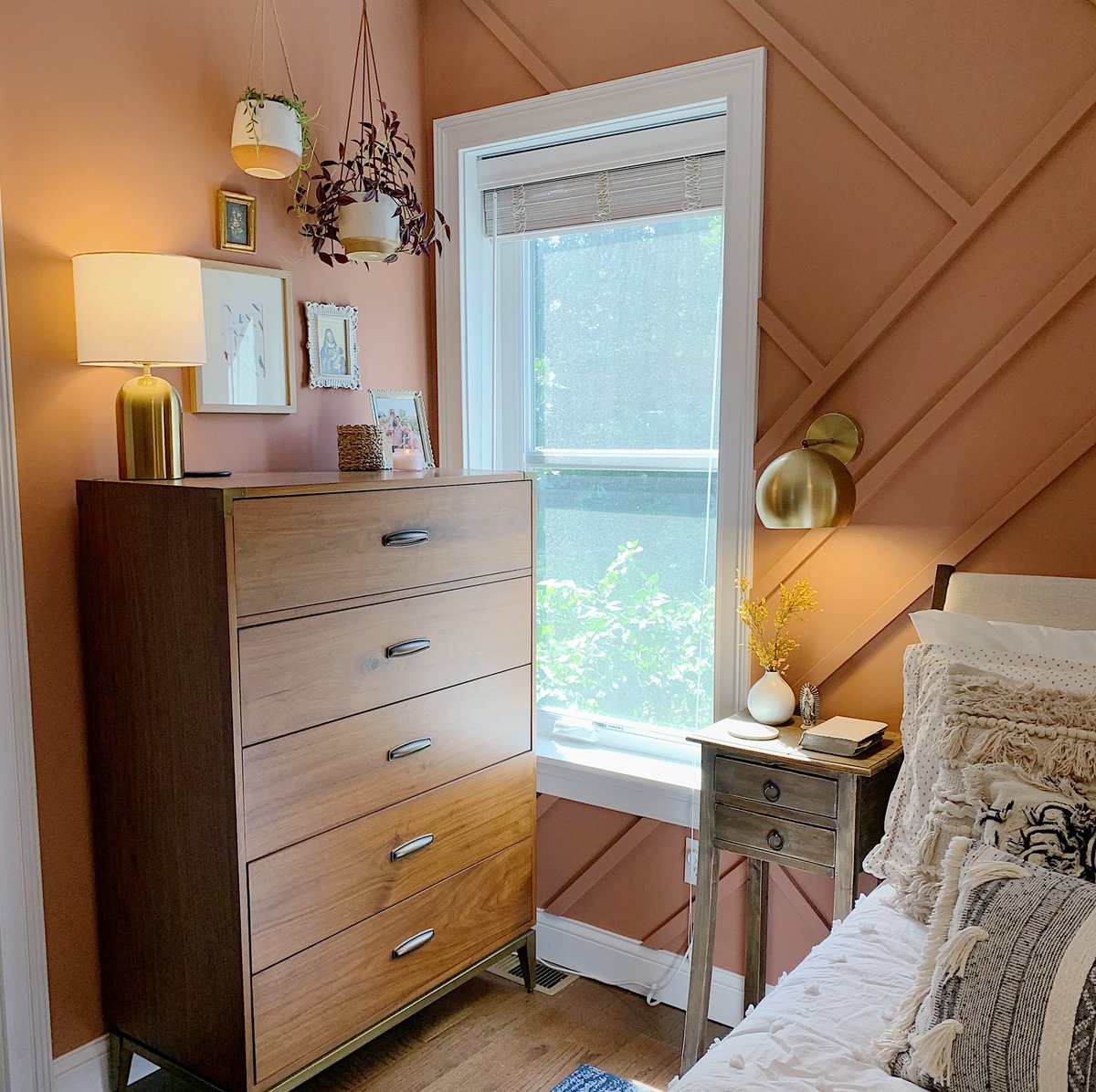 raleininger's tweet image. can’t travel anywhere this holiday weekend, so catch us relaxing in our very own grownup room. our latest #pandemicproject and our fifth anniversary (and upcoming birthdays, and Christmas) gift to ourselves. #oneradfam