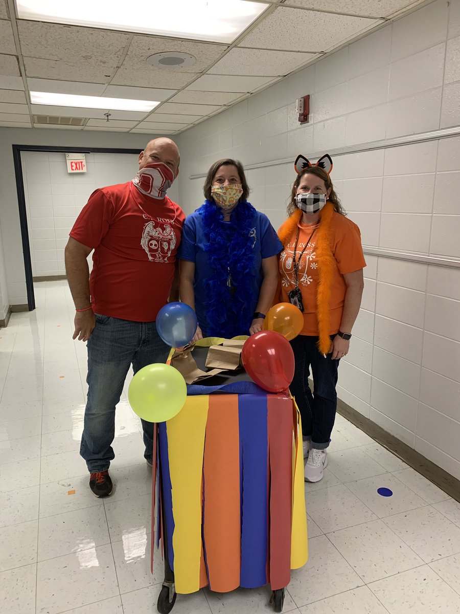 creid000's tweet photo. We couldn’t bring the students to the magic this year, so we brought the magic to them. Exciting day for 3rd grade and new students to pick their Houses @RossRockets https://t.co/ANbHCfMRaa