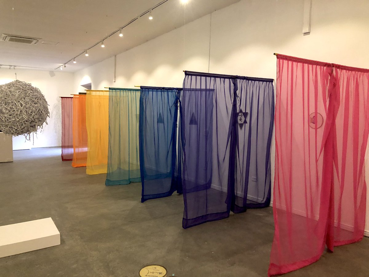 IMCTBGA's tweet photo. En el marco de @SalasAbiertas_, la EMA presentará un FB LIVE 🔴 el domingo 06 de septiembre a las 5:00 p.m. para hablar de su exposición 'El ademán de exhibir entre nubes' ☁️, realizada por estudiantes del área de Artes Plásticas 🎨.

¡Agéndate en https://t.co/L7axpygXyc! https://t.co/xMFBHIVyGy