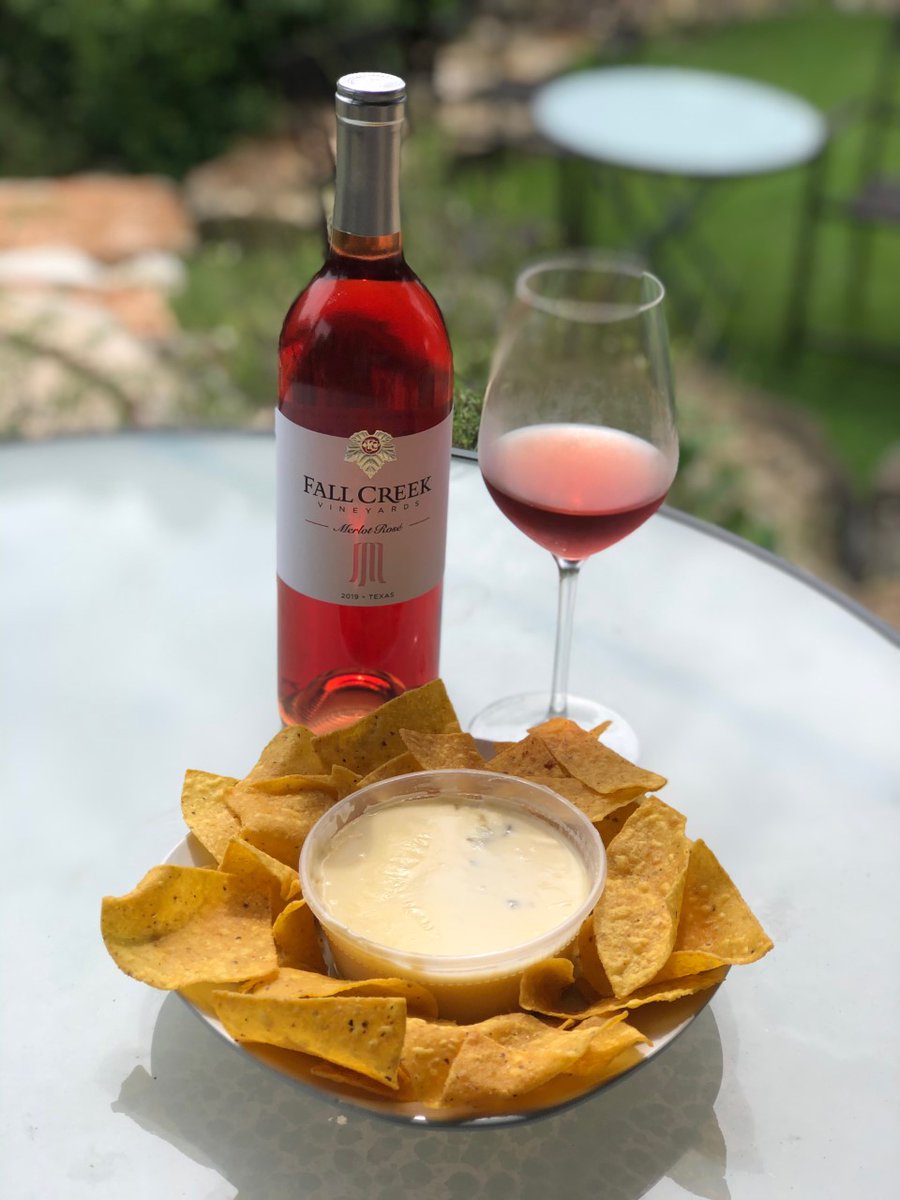 Oh, look at our gorgeous, seasonal special this weekend at both locations: Hatch green chile queso with housemade chips. This is an excellent pairing with our Merlot Rosé!  

#txwine #texaswinery #driftwoodtx #hatchgreenchile #roséallday #rosé #merlotrosé