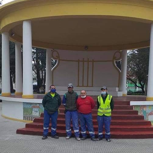 Gracias a estos jóvenes que pintaron nuestro odeon de la plaza de Molina!!! Quedó hermoso!!!