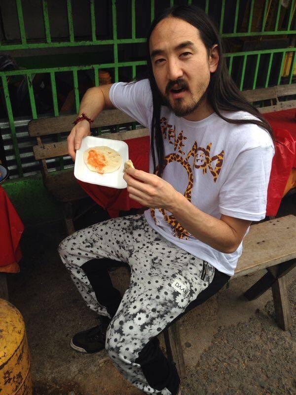 SalvadoranPride's tweet photo. Artist @steveaoki enjoying Pupusas in San Salvador. 🇸🇻 https://t.co/KF3G2jvrhZ