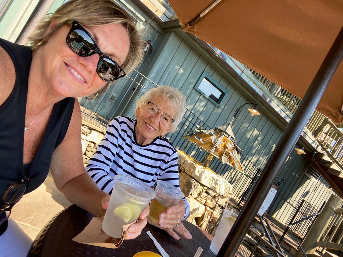 KathleenKunkler's tweet photo. And weโre back. After a short hiatus due to hackers and much needed summertime with #JoKay, Iโm back Twitter world.
Have a wonderful holiday weekend and enjoy time with fam & friends โ๏ธ ๐ https://t.co/O9VV4pcv7L