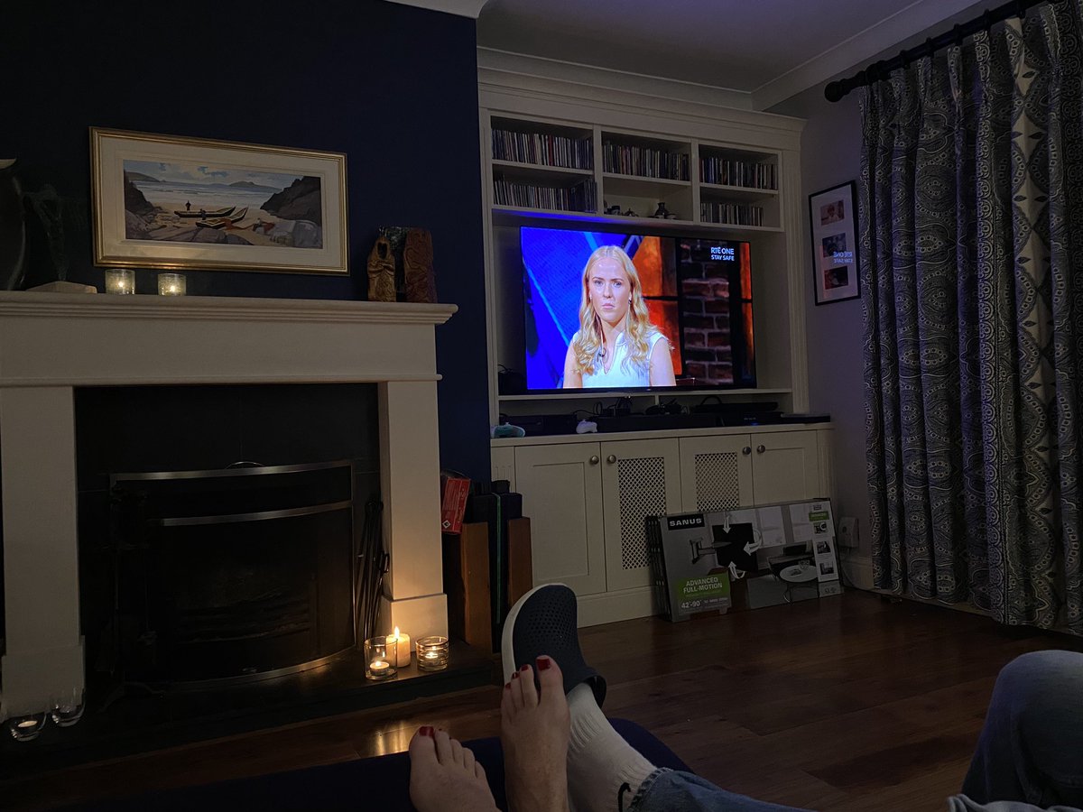 EithneHarley's tweet photo. The best night of Covid Time so far #latelate #goosebumps #paddlegirls https://t.co/yTPvt5iwu5