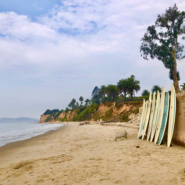 InnatEastBeach's tweet photo. While our beaches are closed this weekend for any type of passive recreation, you still can go surfing!

📷  julesbytheseasb

#seesb #visitsantabarbara #santabarbarastyle #beachlife #butterflybeach #visitcalifornia #americanriviera #summervibes #summervacation https://t.co/poCDlvOyb8