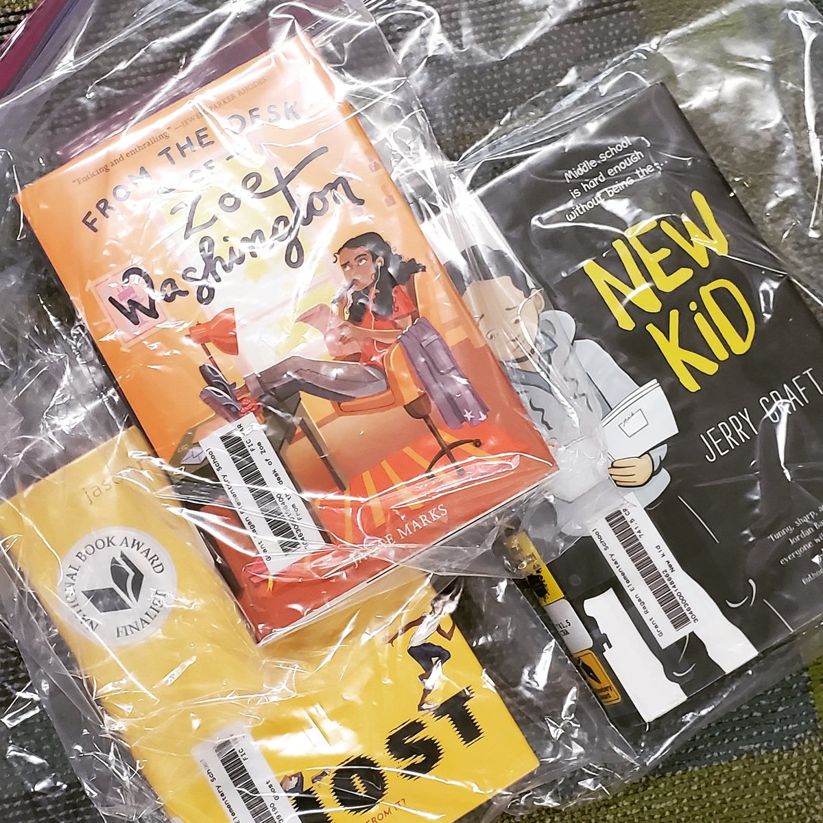 We may virtual learners, but we can Project Lit from anywhere!!📚💥

Sending home awesome books for my awesome students! ❤ #Read <a href="/ProjectLITComm/">Project LIT Community</a> @knightlyreaders <a href="/JasonReynolds83/">Jason Reynolds News</a> <a href="/JerryCraft/">Jerry Craft</a> @JanaeMarksBooks
