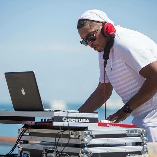 ChiFLAE's tweet photo. #MYCHIMYFUTURE SATURDAY DJ SERIES: Celebrate this Labor Day Weekend with DJ 50 Millz π§ β and Lori, me and youth across Chicago. Live on IG: @DJ50Millz
#OwnYourFuture #OwnYourNow
Cc: @chicagosmayor https://t.co/Xzzz93RGfZ