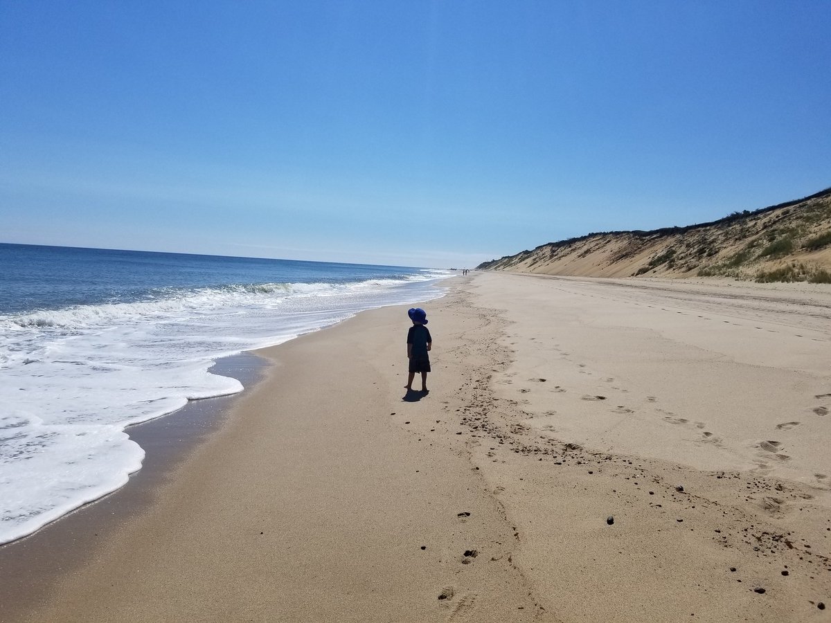 When they're putting out the "lot full" sign behind your car at <a href="/TheComah/">The Beachcomber</a> you have yourself a day 🌊