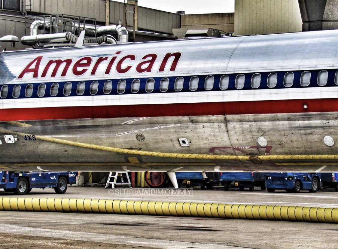 strawbmommy's tweet photo. #maddog #super80sendoff #md80 #dfw #avgeek #aviation https://t.co/ICtgbQAHUm