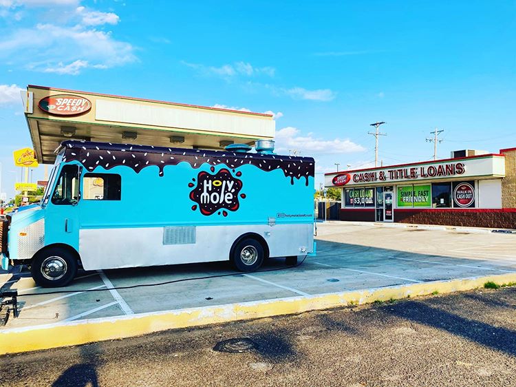 VisitLaredoTx's tweet photo. What are you ordering from @holymolefoodtruck this weekend?? Tell us below!
.
.
#LaredoEats #HolaLaredo #DreamTexas #DreamLaredo #VisitLaredo #TexasToDo #laredotexas #LaredoTX #LaredoNightLife #DowntownLaredo #LaredoLocal #bordertown #Laredo #LaredoFood https://t.co/0qlbqwRfsg