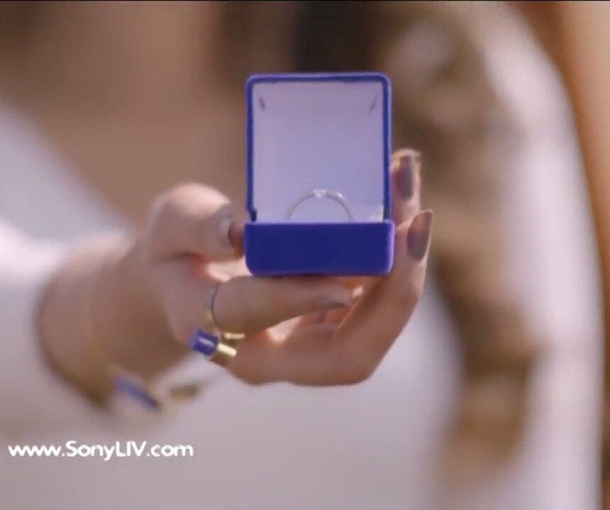 KonainZAHRA15's tweet photo. When Maya Mehrotra proposed Arjun Sharma....๐
@jenwinget @KushalT2803
.
.
.
.
#beyhadh #mayamehrotra #arjunsharma #arya #Obsessedwithlove #jenkush #JenniferWinget #KushalTandon #wingitWithwinget https://t.co/YlmJdbnSkG
