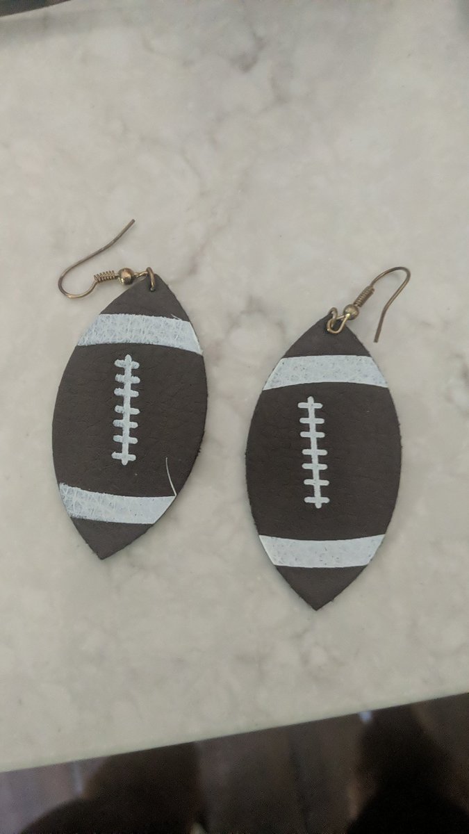 kcmoody's tweet photo. I didn't know if I'd get to wear these in 2020 for @WamegoFootball. I'll be cheering loudly with my mask on and don't worry you'll still be able to hear me! @coachletsgo @WamegoSports #letsgo #everydowncounts #fridaynightlights #mrscoach https://t.co/h6B4EXG8tz