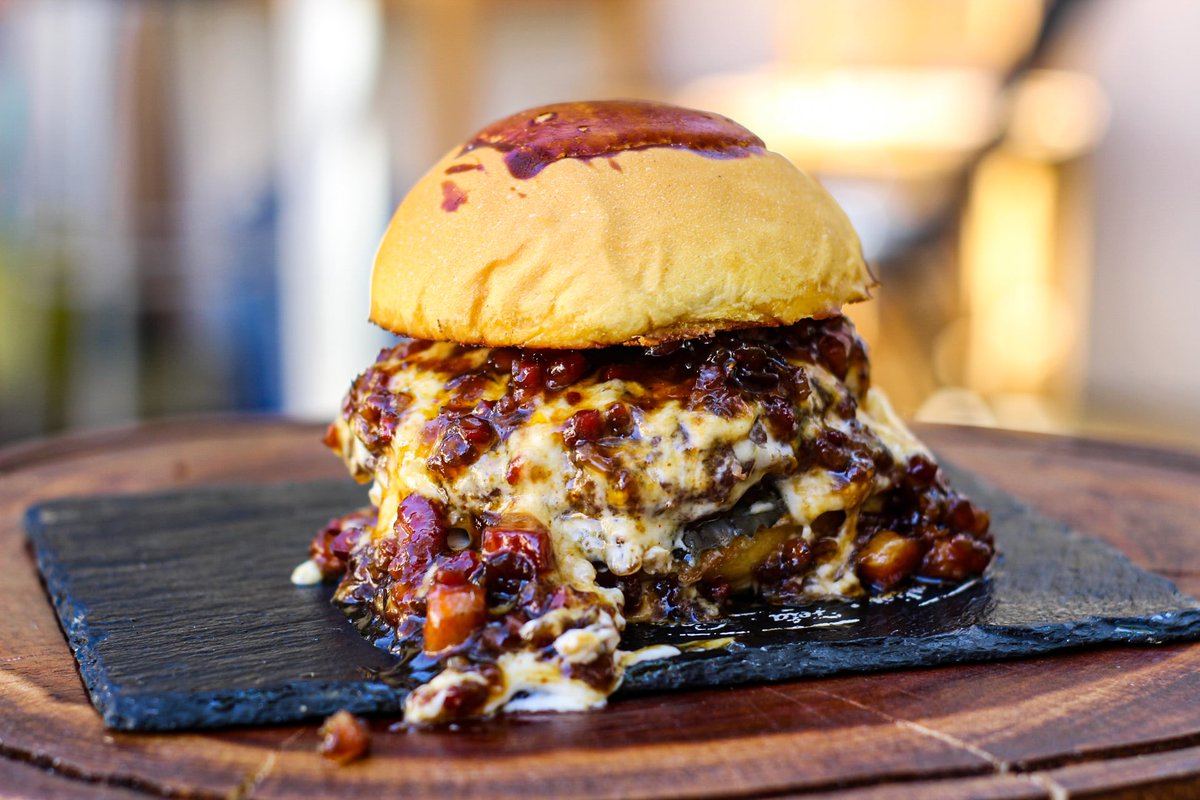 foodflixd's tweet photo. A semana da independência promete! E pra te deixar ainda mais instigado eis aqui uma imagem real do nosso DOM BACON I que estará também no cardápio a partir de terça que vem… e aí preparados?
#foodflix https://t.co/Tp9KhVDm7D