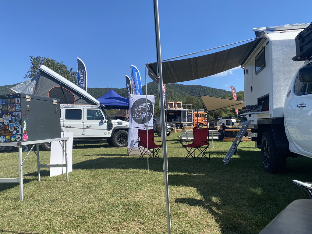 CAMPERCAT4X4's tweet photo. Ese intrigante camión sigue allí. Ahora se han desplegado dos tiendas y se ha abierto de par en par...

Han llegado los amigos de Bivac Camper https://t.co/LoeT8cZHP4