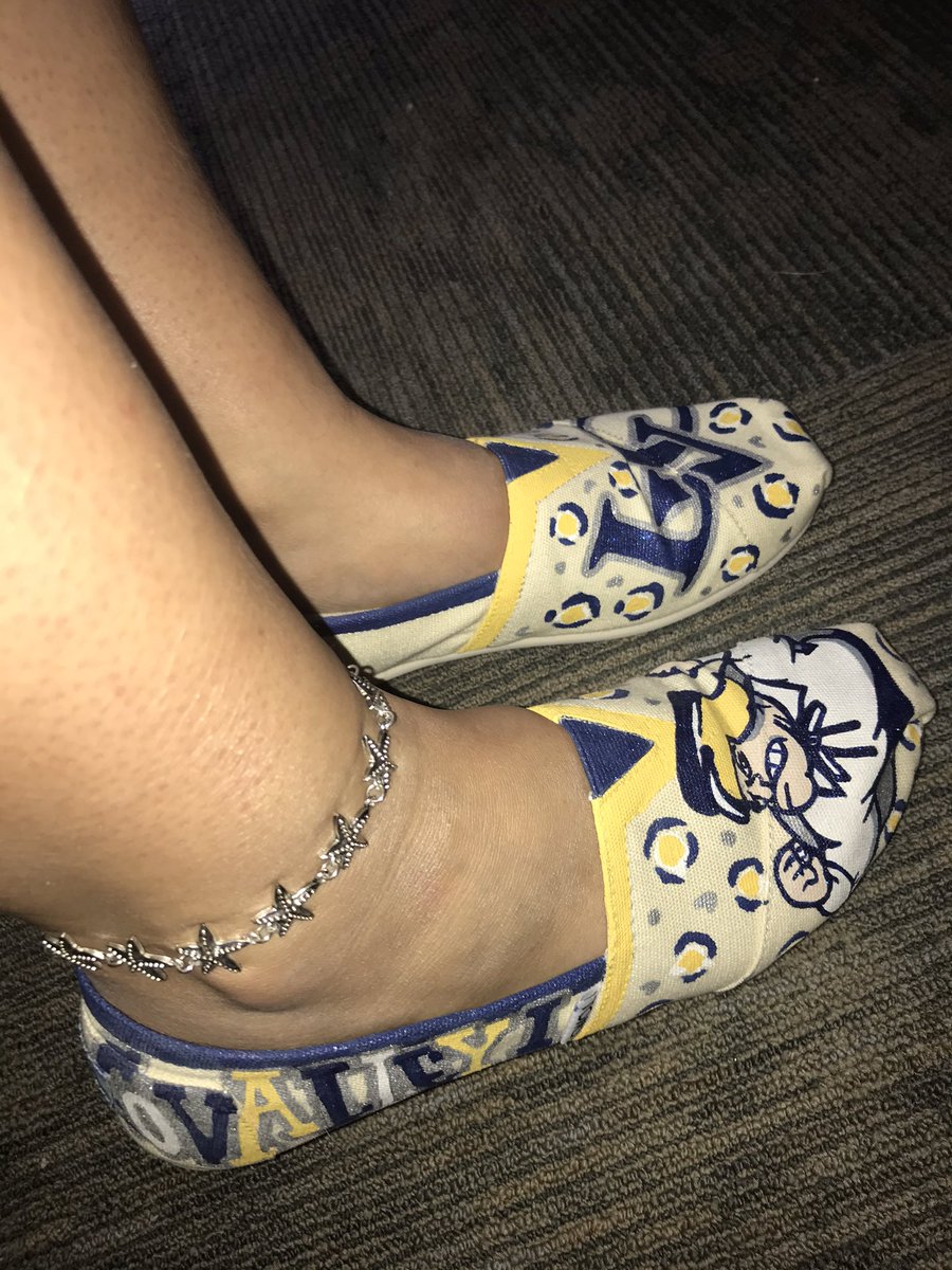 LVCRepublicans's tweet image. Our President wore her customized LVC Tom’s for #CollegeColorsDay #GoLVC