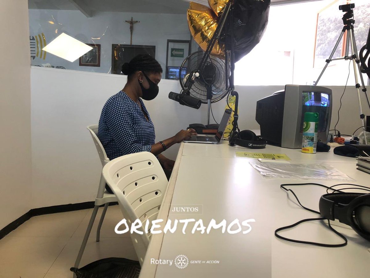 AmecaCr's tweet photo. Brindando información sobre cómo aprovechar los diferentes recursos disponibles para estudiantes de nivel medio superior y superior en @LaLiderRadio Gracias Mtra. Marva Antoine. https://t.co/YTRhBaCeha