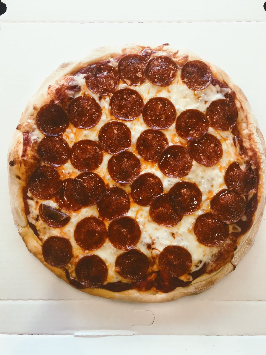 Christianos Pizza tweet media