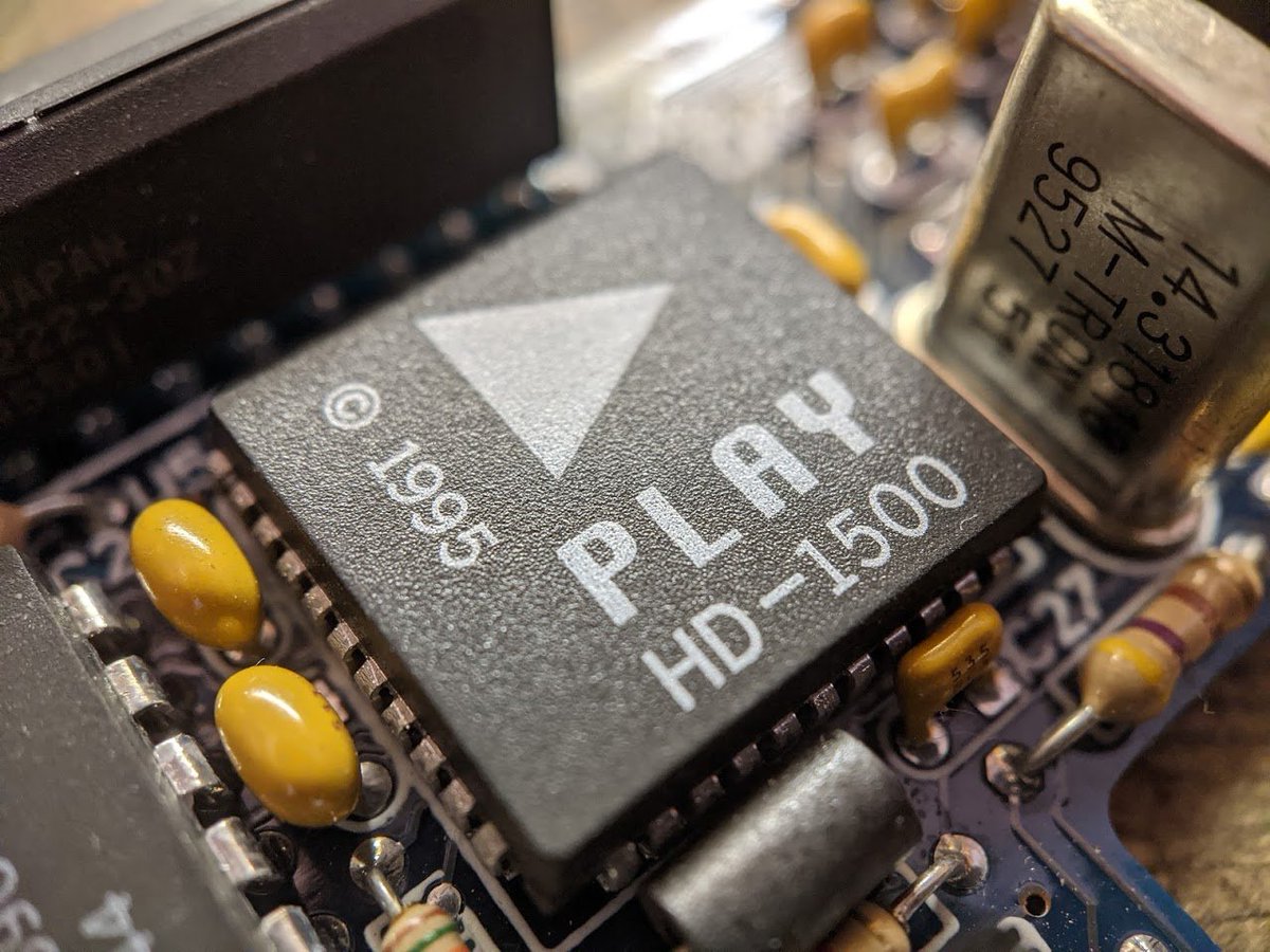 but back to the device. in the center is the only surface mount chip, this 44-PLCC marked "PLAY HD-1500"
