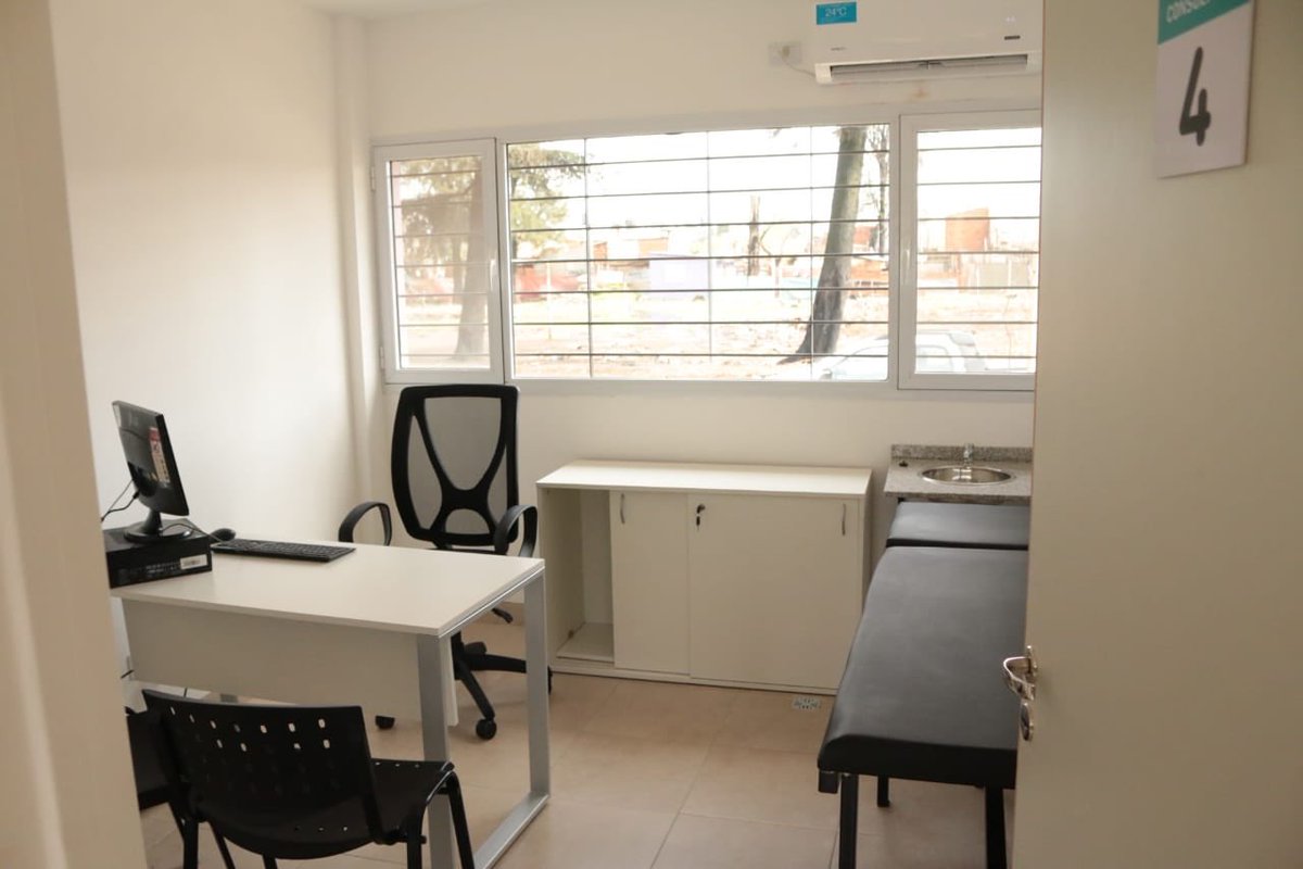 MuniSanMiguelOK's tweet photo. NUEVO Centro de Salud en Rosa Mística 🏥👇
✔️ Empezó a funcionar esta semana.
✔️ Cuenta con 5 consultorios, 3 baños, enfermería, farmacia, sala de espera y SUM.
✔️ Pertenece a la #RedAmba y fue realizado junto a @MInfraPBA.
#LaSaludEsPrioridad
#SomosComunidad https://t.co/FYDc281DwG
