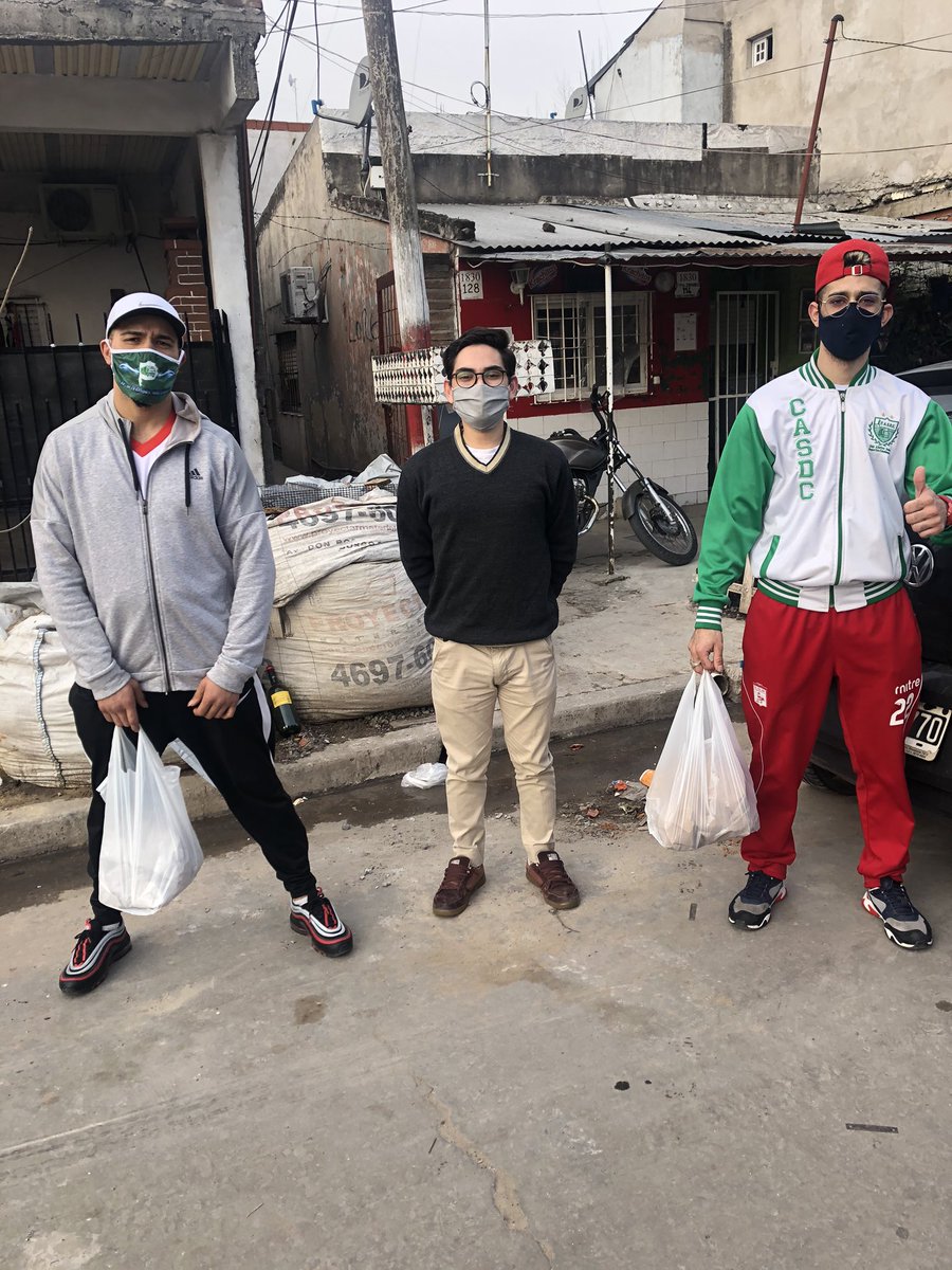 drgonzalolera's tweet photo. Hoy le acercamos facturas a Maxi, del Barrio Ibañez de Morón Sur, quién junto a sus amigos todos los sábados le entregan la merienda a más de 40 chicos y chicas. Mañana realizarán un festejo por el día de la niñez y colaboramos para que puedan tener un día diferente. 
Kevin Lioi https://t.co/hR2nNIE8pH