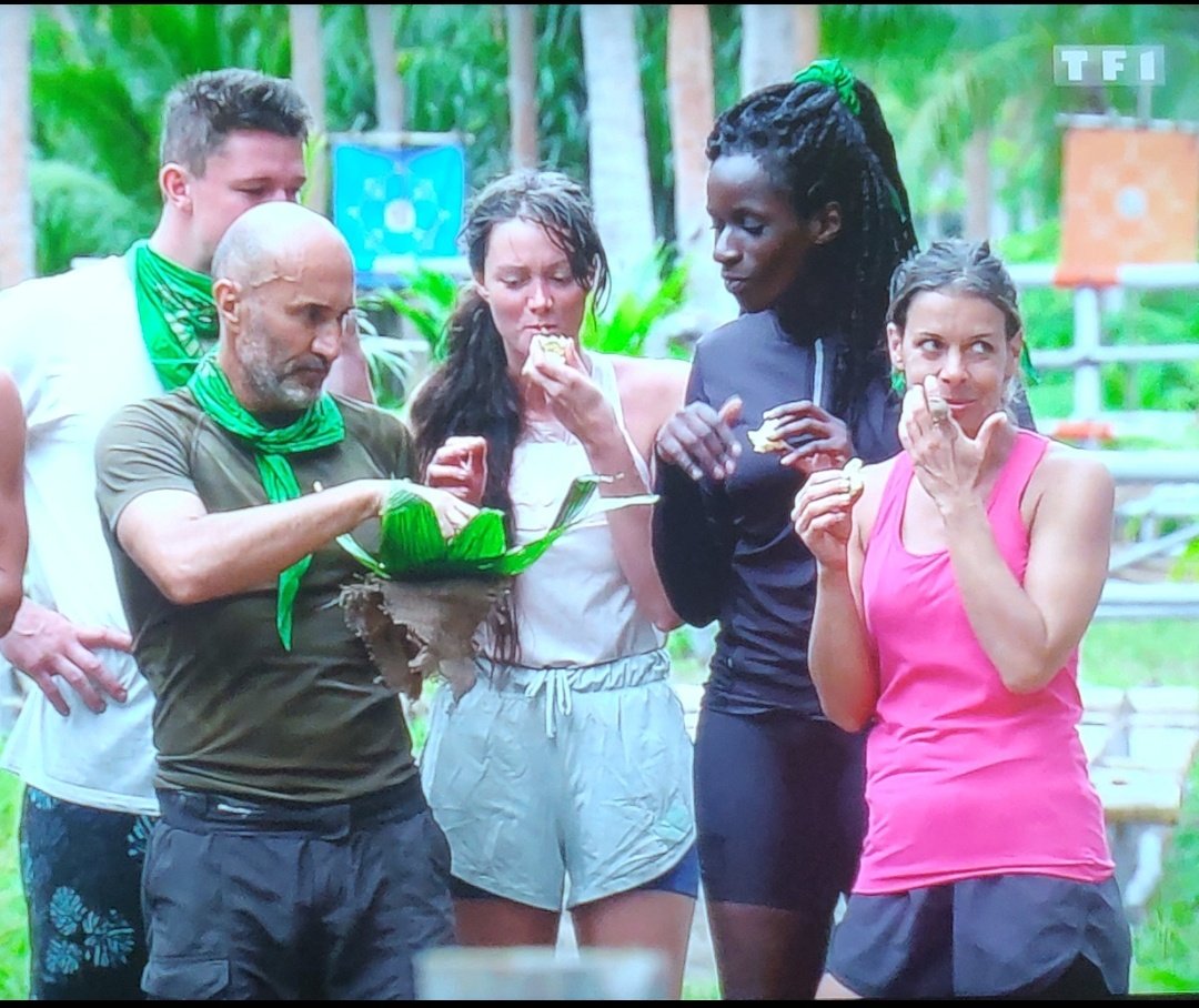 fefe2708's tweet photo. Mes potes           VS    Moi avec Big Mac
avec leur menu          CBO + Nuggets+
Best of                             cheeseburger +
                                            Wrap + Sunday              
                                             Caramel
#KohLanta https://t.co/NZbmbKxrOi