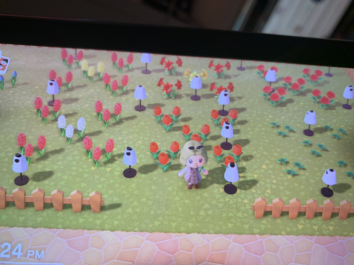 Toropt18's tweet photo. anyone wanna come water my flowers? i’ll supply watering cans and i’ll pay you 30k bells!! dm if interested 🥰🥰 i also have free diys too #AnimalCrossingNewHorizons #acnh #turnipPrices #dodocode #ACNHisland https://t.co/llJEwws6Pi