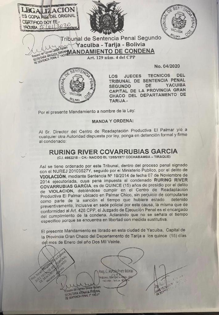 CFValverde's tweet photo. Violador y Asesor de Diputados... completo, Running Silver !!! Los mismos gustos que "el jefazo" https://t.co/wsYqrEkSCg