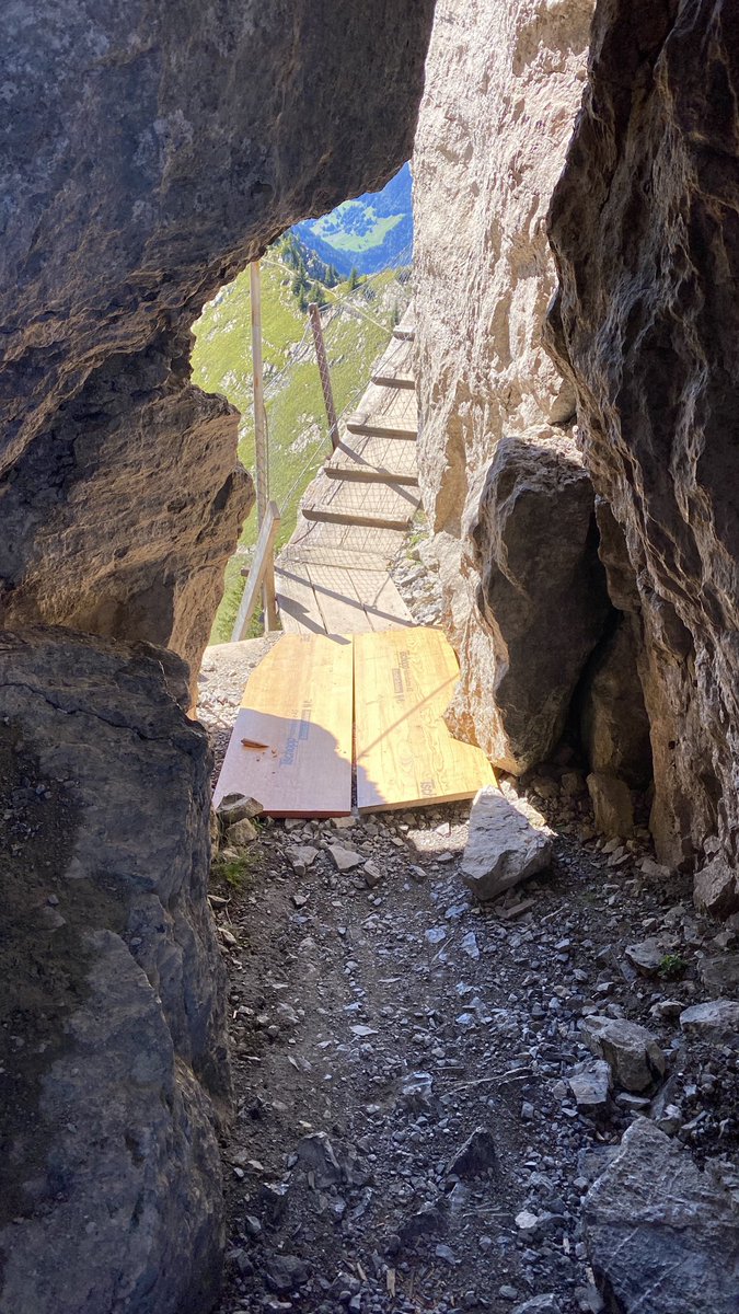 black_spoon's tweet photo. We are sorry that there weren’t a lot of updates of Kukulcan lately, but we are still here and full of energy to keep going. #Kukulcan #hiking #indiedev https://t.co/yqSduUBlZe