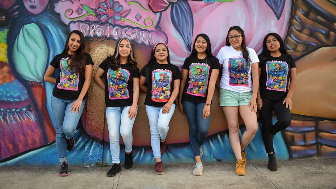 FestRural's tweet photo. ¡Adquiere tu camiseta oficial!
Tu compra contribuye a  la edición del festival este año. Adquierela ya! 
🙋🏻‍♀️🙋🏽‍♂️
- 100% algodón 
- Ilustración en Serigrafia 
- Elige tu color favorito (Blanco o Negro)
Más información⬇️⬇️⬇️
+593 98 469 5054
https://t.co/77CZx4l1g9 https://t.co/Ope74GyrIb