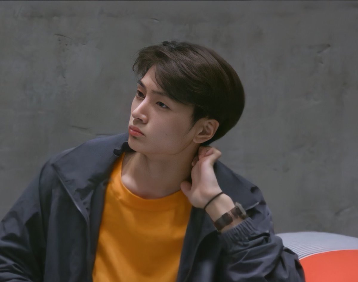 _JayBrasil's tweet photo. #OFF | Não sabia que precisava ver o Jay de laranja e passando a mão no cabelo, até eu ver ele fazendo isso! 😍🥺
©️ilandpicss
#ILAND #I_LAND #아이랜드 #제이 #JAY #iFlyWithJay #ILAND_10 https://t.co/rG6BXihmIv