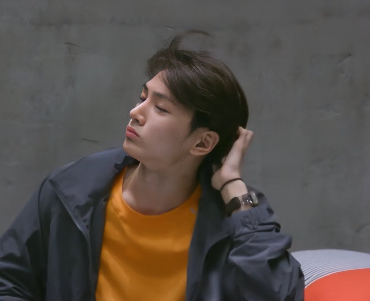 _JayBrasil's tweet photo. #OFF | Não sabia que precisava ver o Jay de laranja e passando a mão no cabelo, até eu ver ele fazendo isso! 😍🥺
©️ilandpicss
#ILAND #I_LAND #아이랜드 #제이 #JAY #iFlyWithJay #ILAND_10 https://t.co/rG6BXihmIv